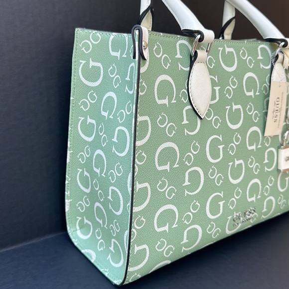 New GUESS Oak Park Logo Carryall - Picture 4 of 13